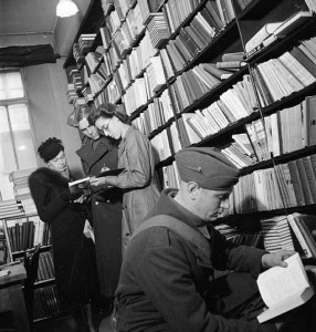 Books_in_Wartime,_1942_D11292