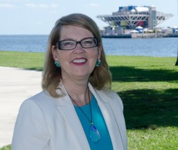 Author Hollon Photo (1)